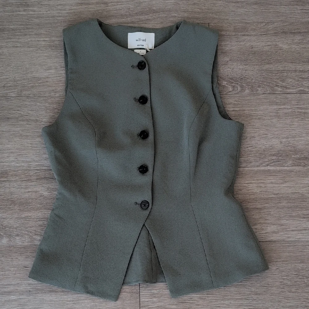 Aritzia Regal Vest in Smokey Sage - Picture 3 of 3